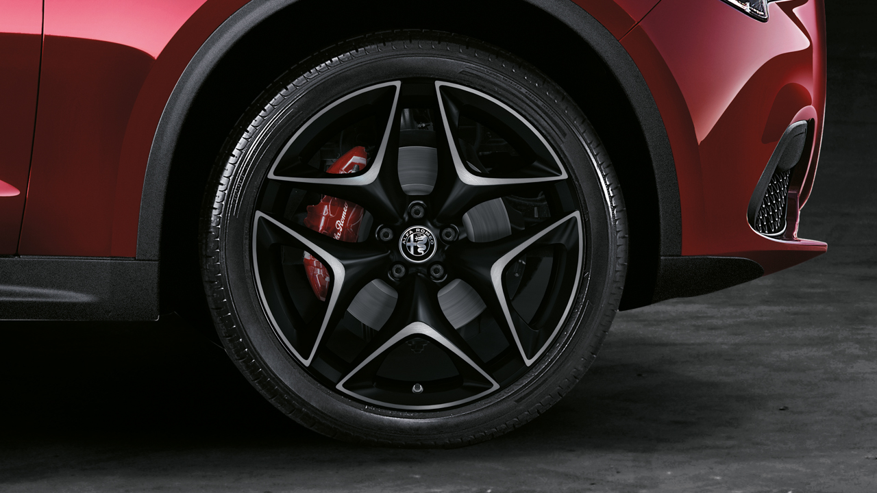 20-inch Alloy Wheel - Black Diamond Cut